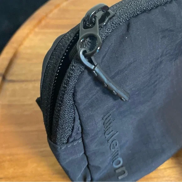 Lululemon Bundle of TWO Mini .7L Belt Bags | Sonic Pink & Black - Picture 10 of 15